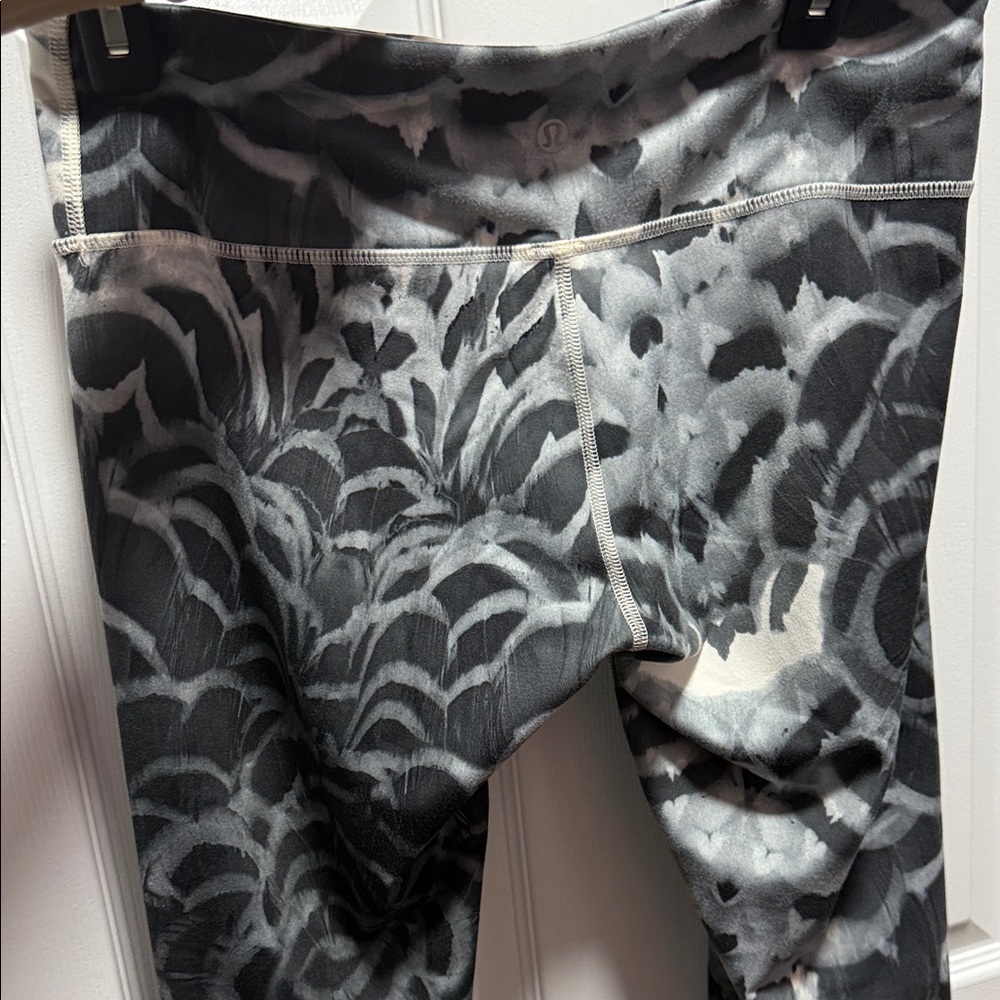 lululemon athletica Black & Gray Printed Cropped Leggings - Picture 4 of 8